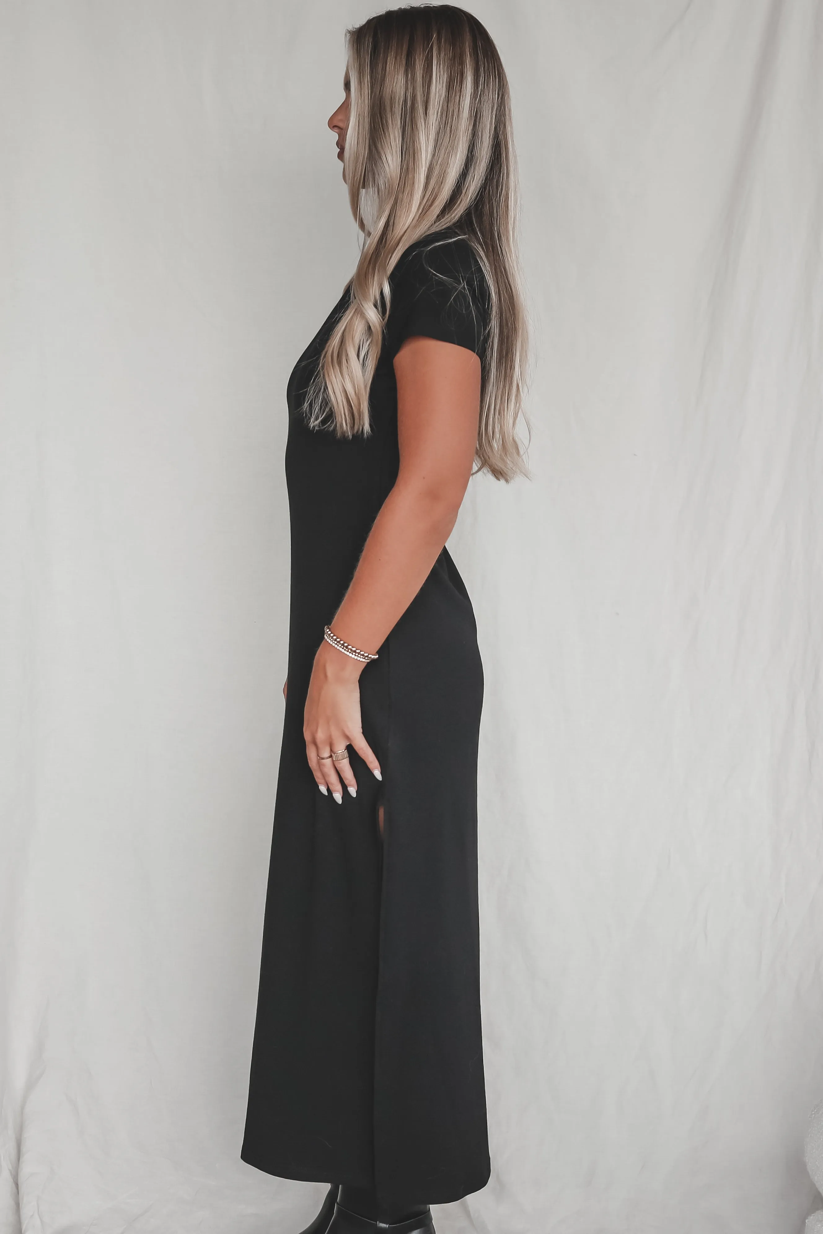 An Every Weekend Look Short Sleeve Maxi Dress