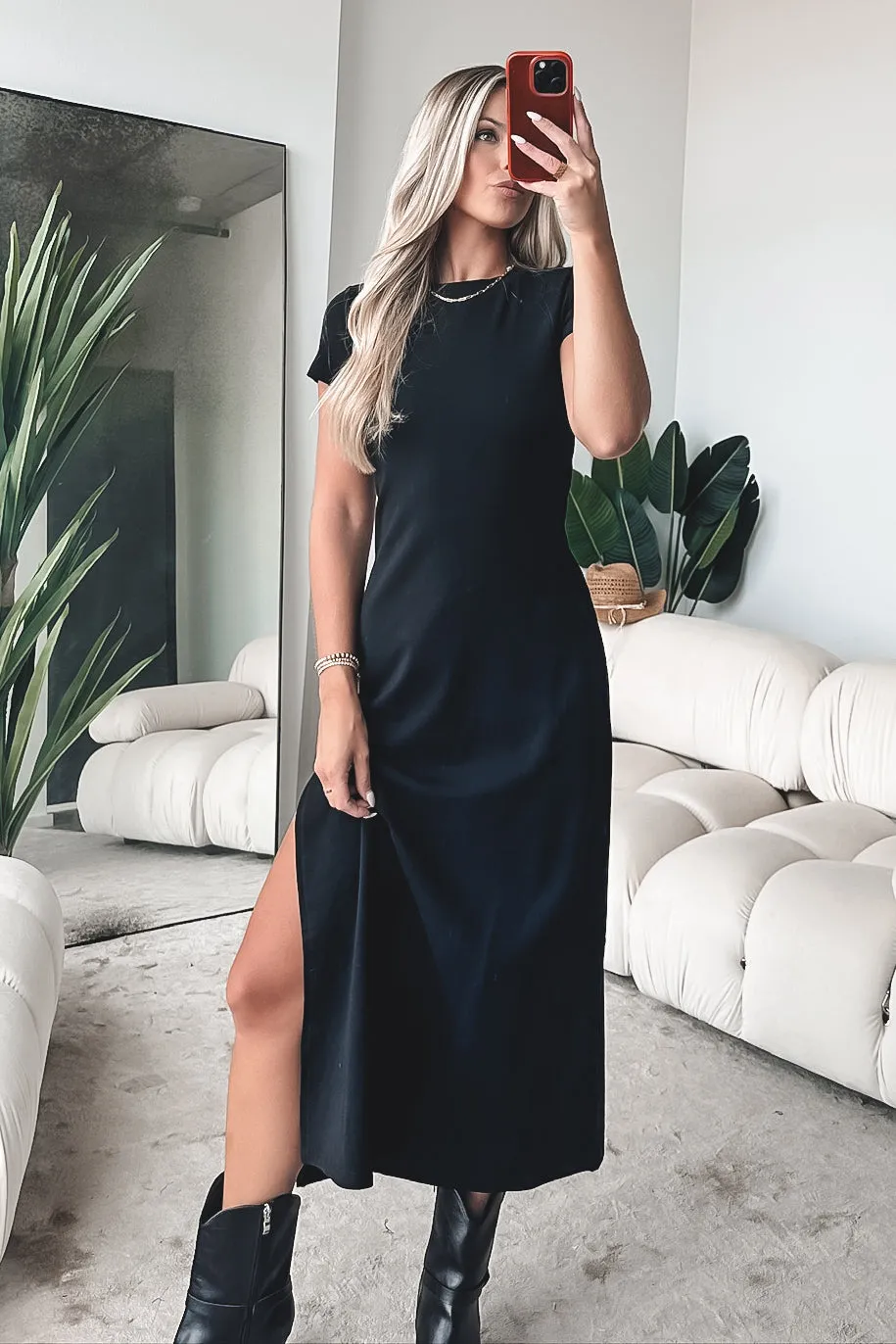 An Every Weekend Look Short Sleeve Maxi Dress