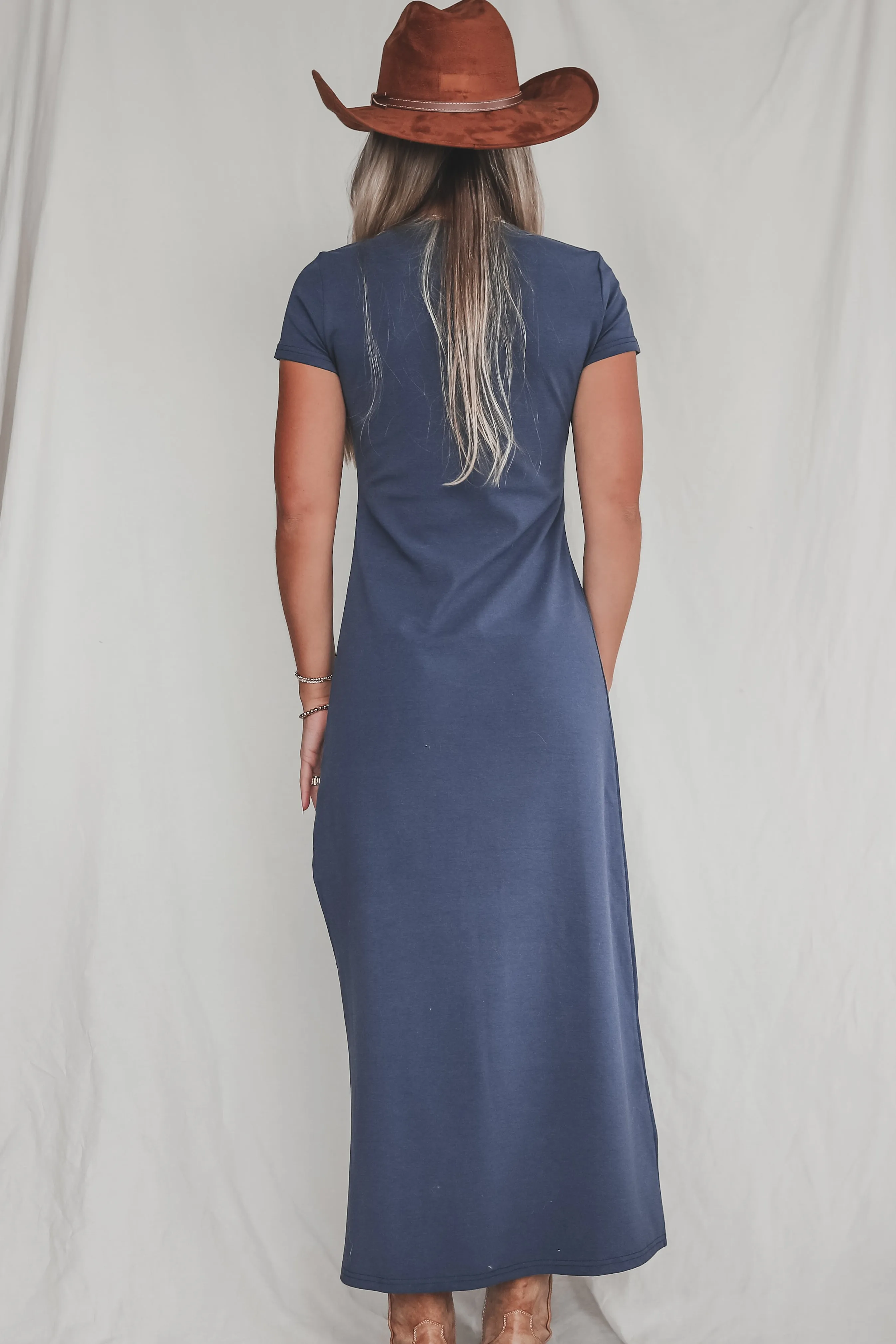 An Every Weekend Look Short Sleeve Maxi Dress