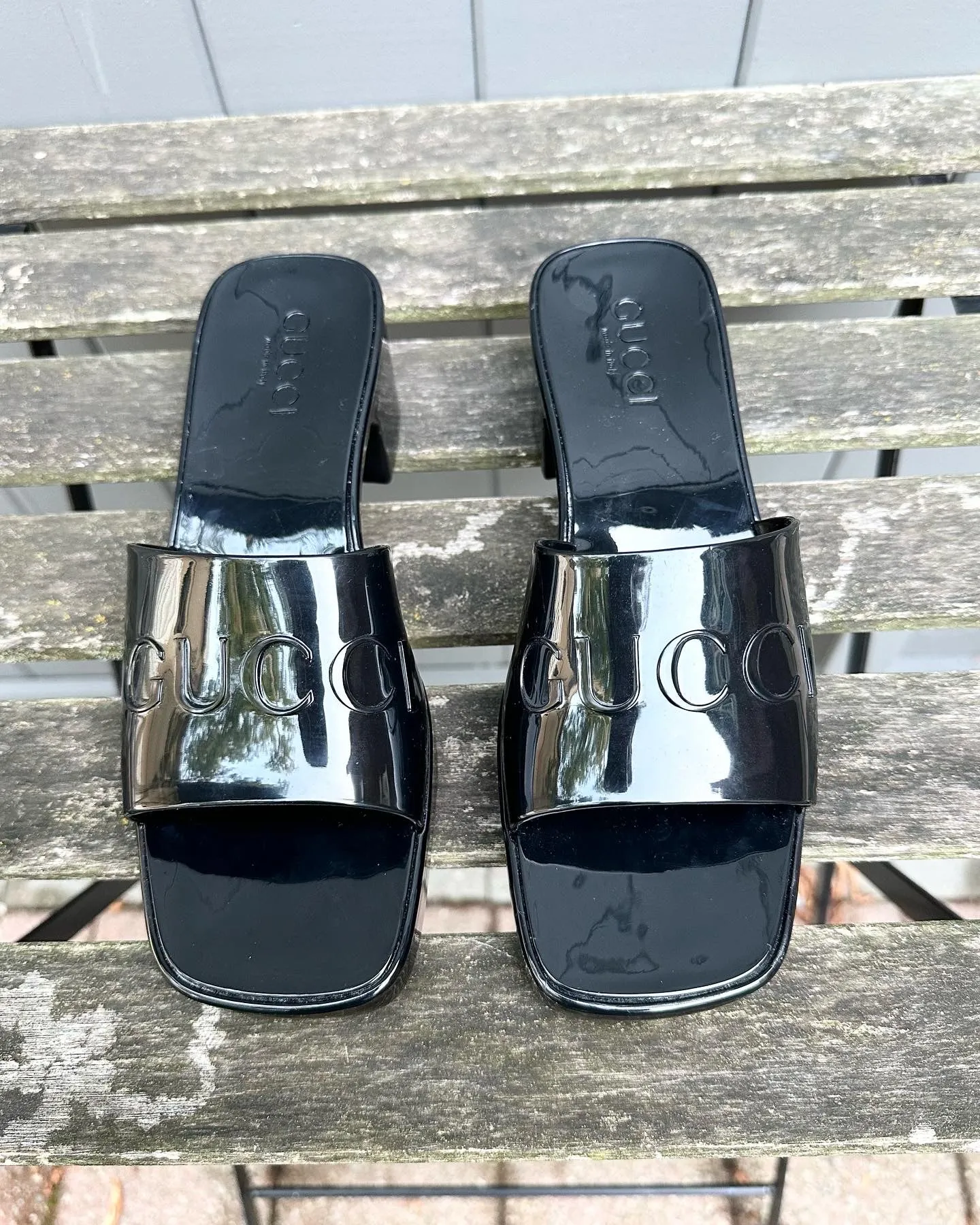 GUCCI Logo Rubber Slide Sandals