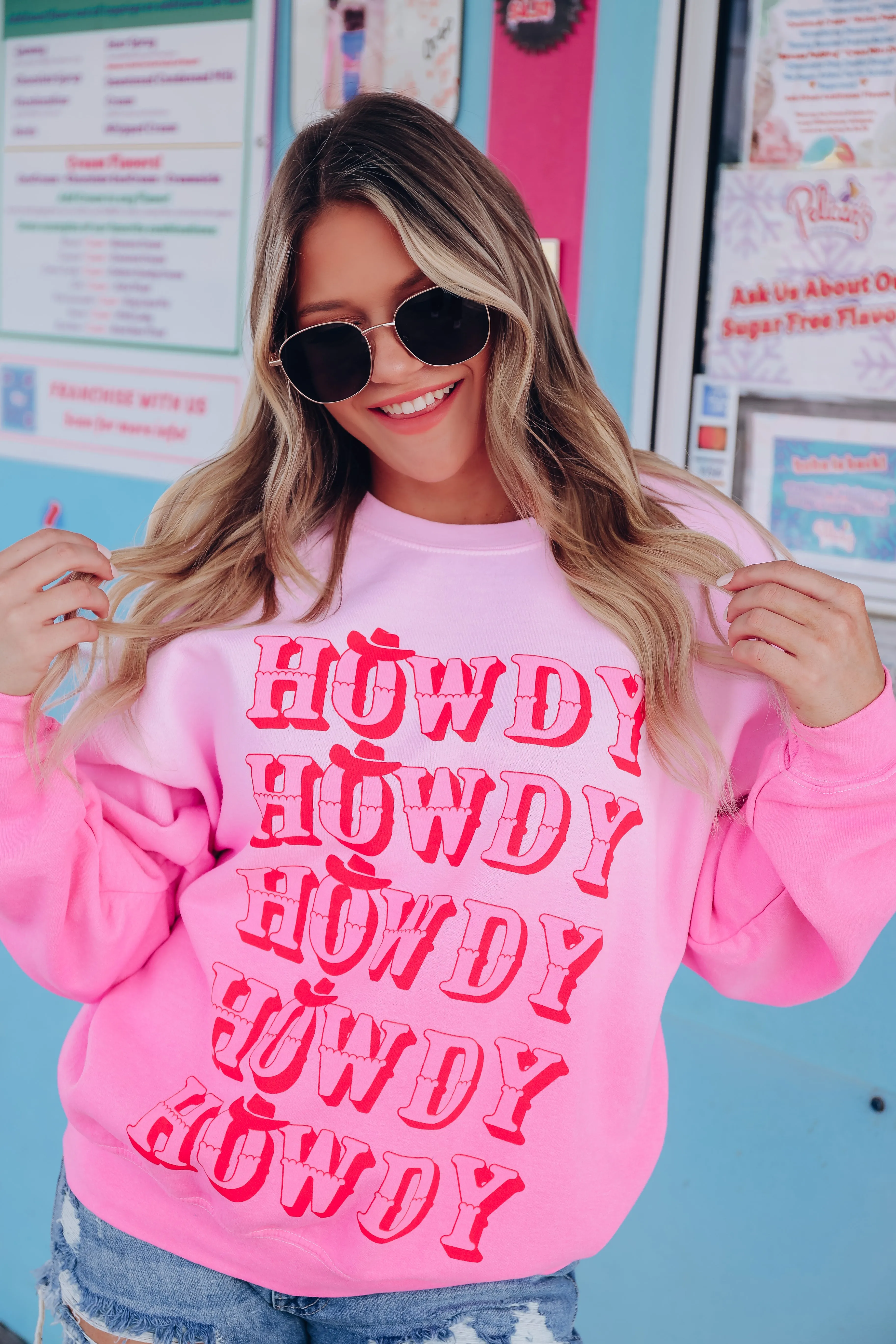 Howdy Howdy Graphic Sweatshirt - Pink